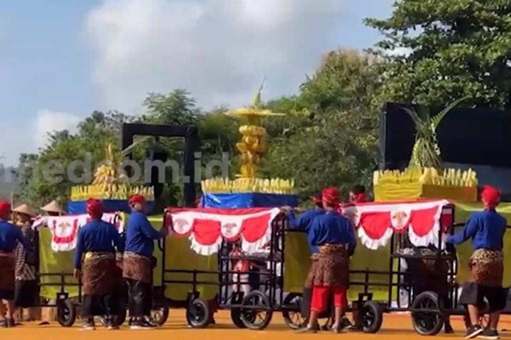 Lantas, umat Buddha akan mendengar renungan Waisak yang dibawakan Yang Mulia Biksu Dutavira Mahasthavira.