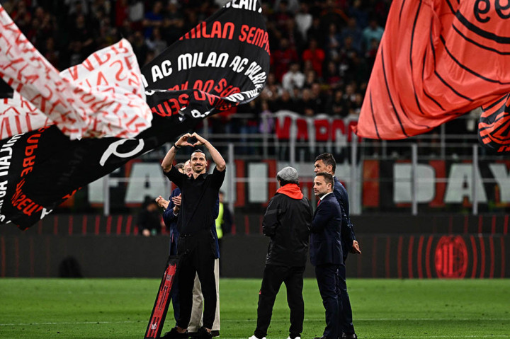 Striker veteran Ibrahimovic mengungkapkan keputusannya untuk berhenti dari permainan selama upacara di lapangan menyusul kemenangan 3-1 AC Milan atas Verona.