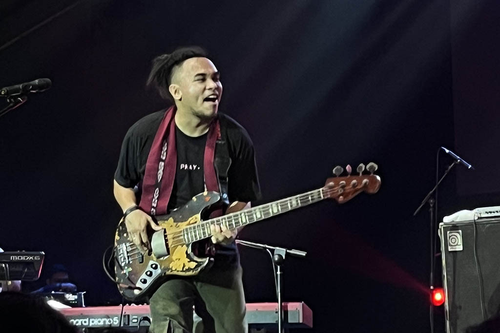 Barry Likumahuwa merupakan bassis kenamaan yang telah mengisi banyak rekaman musisi-musisi top macam Glenn Fredly dan Agnez Mo. Barry akan tampil bersama band-nya, The Rhythm Service, dan berkolaborasi dengan pianis jazz asal Kolombia, Jesus Molina.