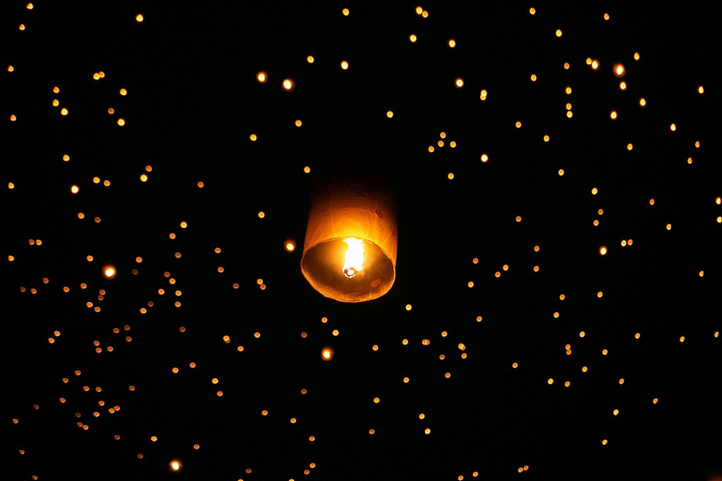 Setelah sambutan para tamu, mereka turut melepas lampion. Kegiatan itu menutup rangkaian sesi kedua dan merampungkan peringatan Waisak 2567 BE.