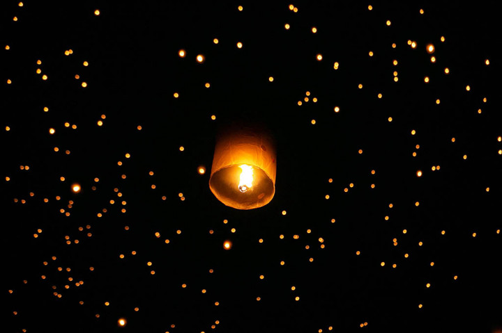 Setelah sambutan para tamu, mereka turut melepas lampion. Kegiatan itu menutup rangkaian sesi kedua dan merampungkan peringatan Waisak 2567 BE.