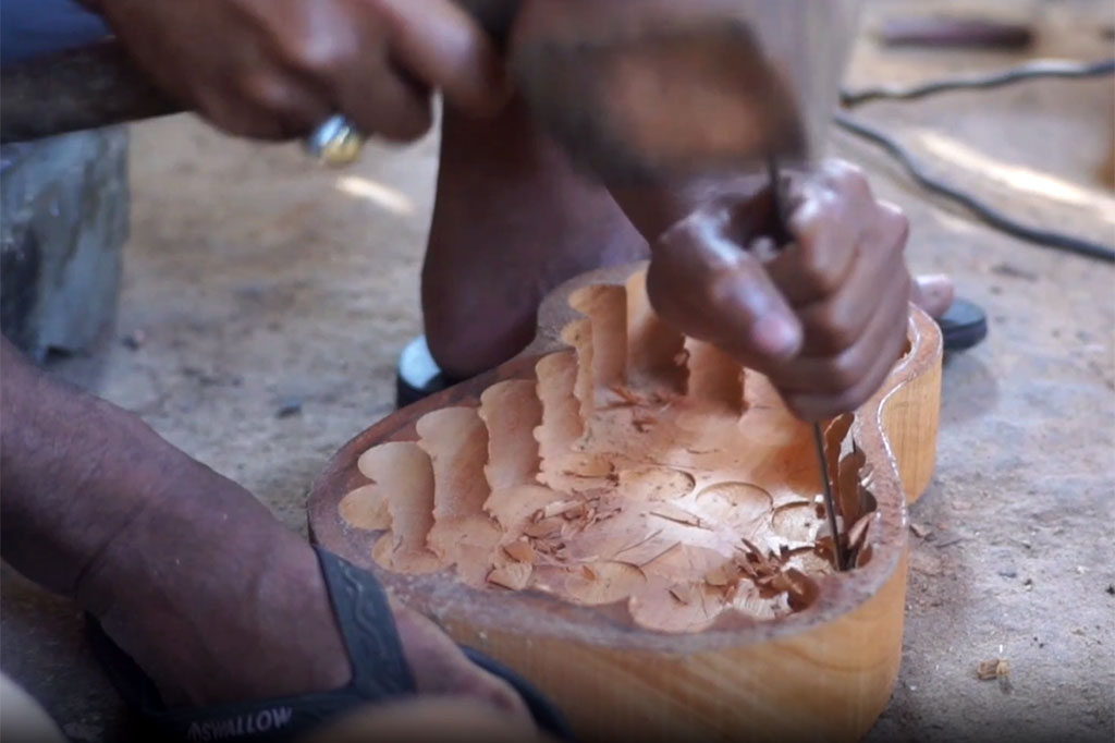 Mengandalkan kayu asli Perbukitan Menoreh, mereka mampu membuat aneka alat musik klasik mulai dari gitar klasik dan akustik, ukulele, selo, kontrabas atau bas betot, hingga biola.