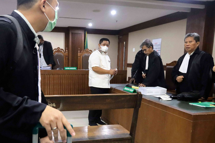 JPU KPK menyatakan Rijatono Lakka terbukti secara sah dan meyakinkan bersalah melakukan tindak pidana korupsi.