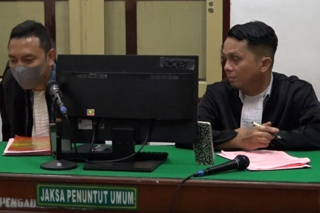 Terbukti menjadi kurir ganja seberat 1,3 ton, terdakwa mawardi dijatuhi vonis hukuman mati, oleh hakim pengadilan negeri medan. terdakwa mengaku menjadi kurir, karena terpaksa untuk membantu biaya berobat ibundanya yang sakit stroke.