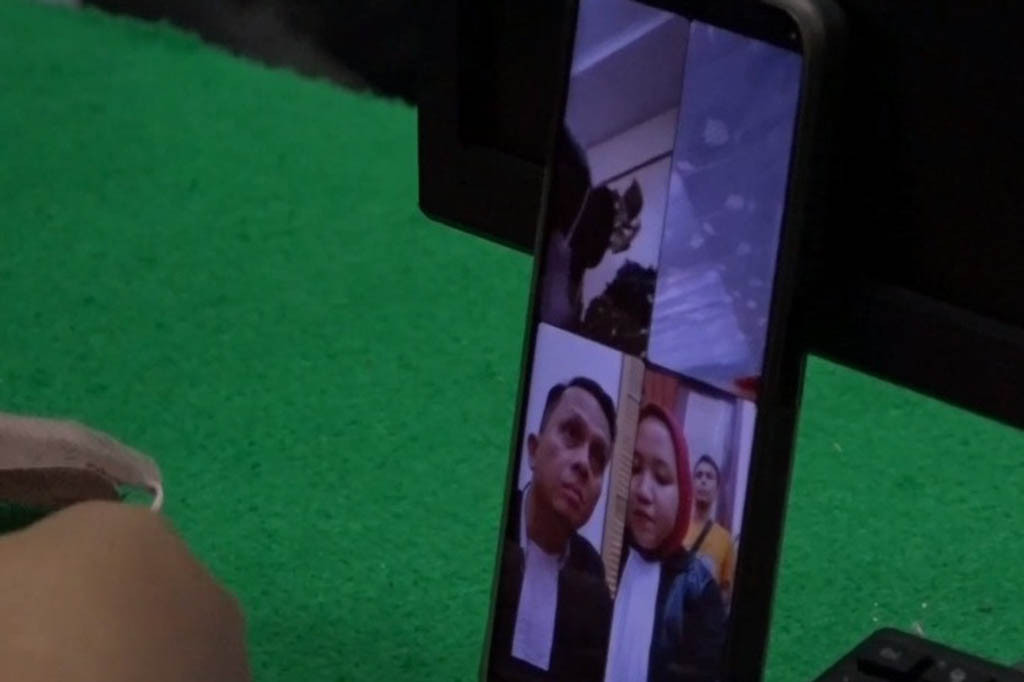 Mawardi menjadi kurir ganja setelah tergiur dengan upah sebesar lima juta rupiah, dalam dakwaan jaksa, meski mengetahui isi paket yang dibawanya. mawardi mengaku mau mengantarkan barang terlarang tersebut untuk membantu biaya perobatan ibundanya yang mengalami sakit stroke.