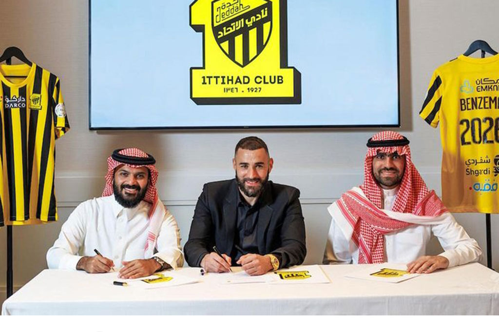  Pemenang Ballon d'Or Real Madrid Karim Benzema akan bergabung dengan Cristiano Ronaldo di Liga Arab Saudi, setelah menandatangani kontrak tiga tahun bersama Al-Ittihad, Selasa, 6 Juni 2023.