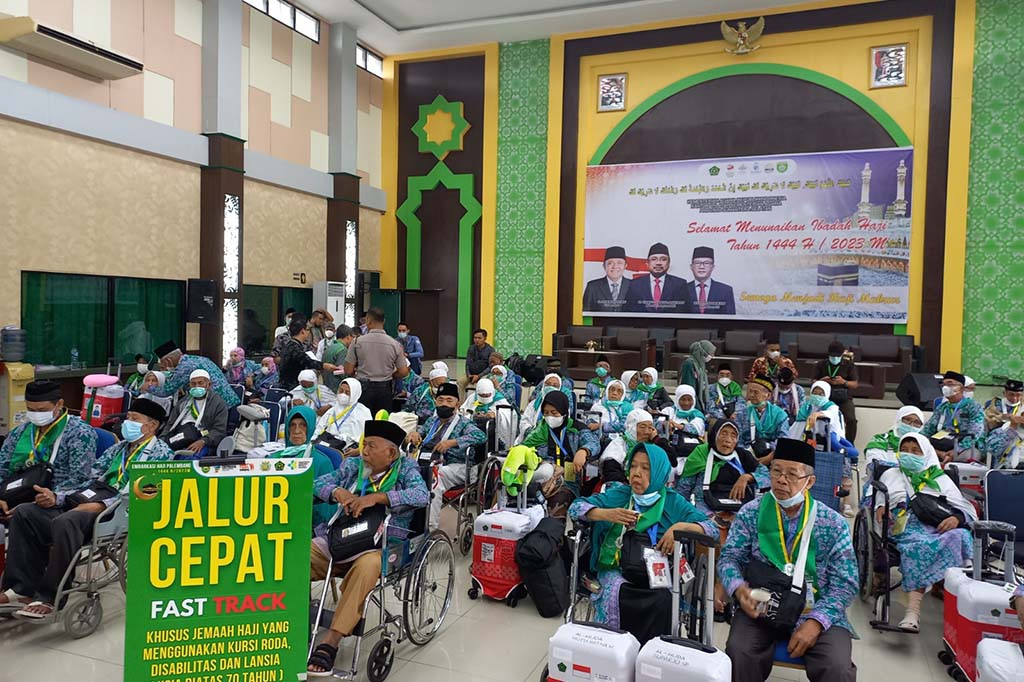 Sebanyak 358 jemaah haji kloter 11 Embarkasi Palembang asal Musi Banyuasin dan Kota Palembang sudah masuk Asrama Haji Palembang, Rabu, 7 Juni 2023. Ini merupakan kloter pertama untuk jamaah haji gelombang kedua Embarkasi Palembang.