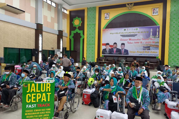 Sebanyak 358 jemaah haji kloter 11 Embarkasi Palembang asal Musi Banyuasin dan Kota Palembang sudah masuk Asrama Haji Palembang, Rabu, 7 Juni 2023. Ini merupakan kloter pertama untuk jamaah haji gelombang kedua Embarkasi Palembang.
