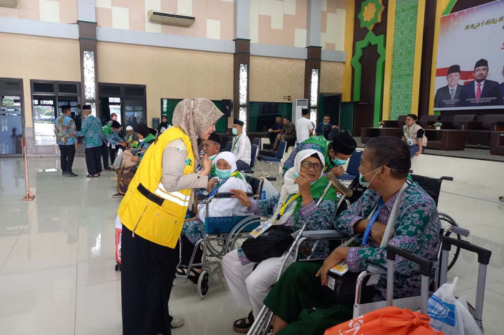 Ia mengimbau jemaah untuk menerapkan perilaku hidup bersih dan sehat. Pihaknya akan melakukan pemeriksaan akhir kepada jemaah, memastikan kondisi jemaah siap untuk diberangkatkan.