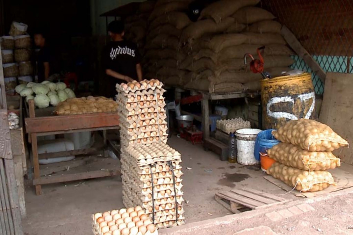 Harga Telur Ayam di pasar tradisional di Aceh masih tinggi. Satu papan Telur Ayam dijual seharga hingga 52 ribu rupiah, dan membuat jumlah permintaan telur berkurang.