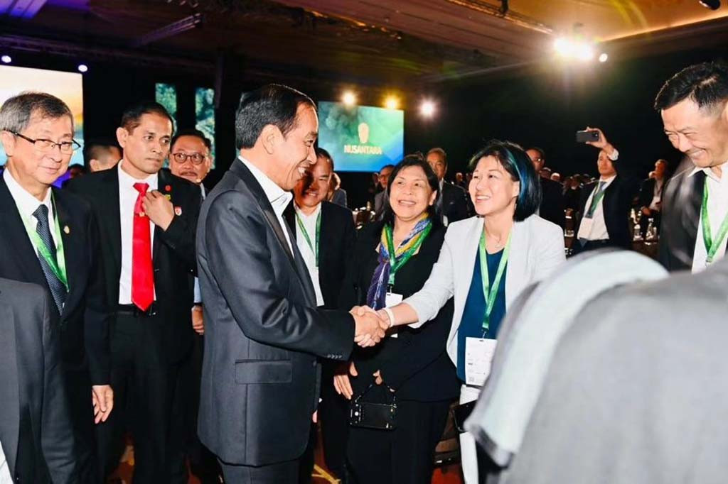 “Saya sarankan Anda untuk tidak menunggu terlalu lama. Ini adalah kesempatan emas yang sangat menarik di Indonesia dan Anda bisa menjadi bagian di dalamnya,” ucap Presiden Jokowi dalam pidatonya pada Ecosperity Week 2023 yang digelar di Sands Expo and Convention Center, Singapura, pada Rabu, 7 Juni 2023.