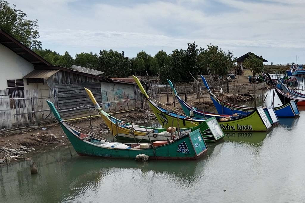 Cuaca buruk seperti angin kencang dan gelombang tinggi sejak sebulan terakhir melanda perairan laut Samudera Hindia, kawasan Provinsi Aceh. Beberapa lokasi yang kondisi cuaca tidak bersahabat itu meliputi perairan Kabupaten Aceh Singkil, Aceh Selatan, Nagan Raya, Aceh Barat dan Kabupaten Aceh Jaya.