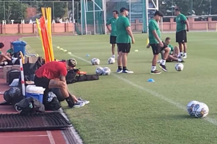 Kelima belas pemain yang sudah bergabung dan mengikuti latihan di lapangan Thor Surabaya adalah Syahrul Trisna, Andy Setyo, Dimas Drajad, Dendy Sulistyawan, Fachruddin Aryanto, Sandy Walsh, Ivar Jenner dan Rafael Struick, Edo Febriansyah, Ricky Kambuaya, Rachmat Irianto, Marc Klok, Marselino ferdinan, Ernando Ari, dan Stefano Lilipaly.