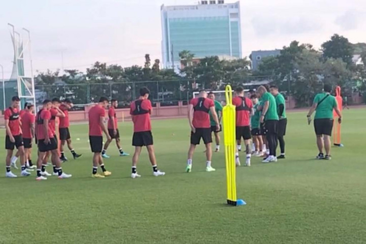 Namun sayang Sandy walsh harus mengakhiri pertandingan dengan cepat karena mengalami cidera. Tim dokter pun langsung melakukan observasi dan diharapkan cidera yang didapat Sandy walsh tidak serius.