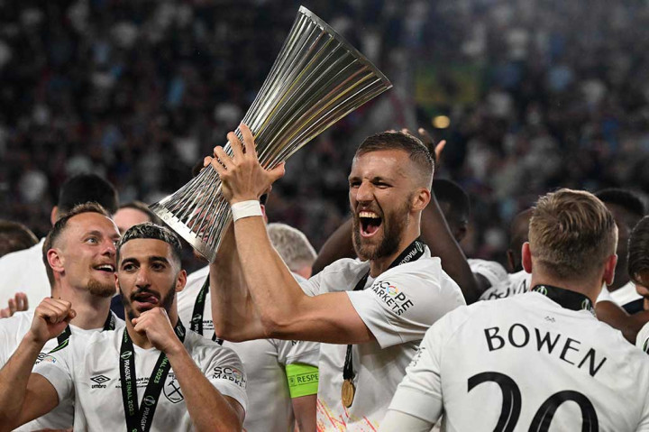 West Ham juga memastikan tempat di Liga Europa musim depan dengan kemenangan tersebut, sementara Fiorentina akan absen di kompetisi Eropa setelah finis kedelapan di Serie A.