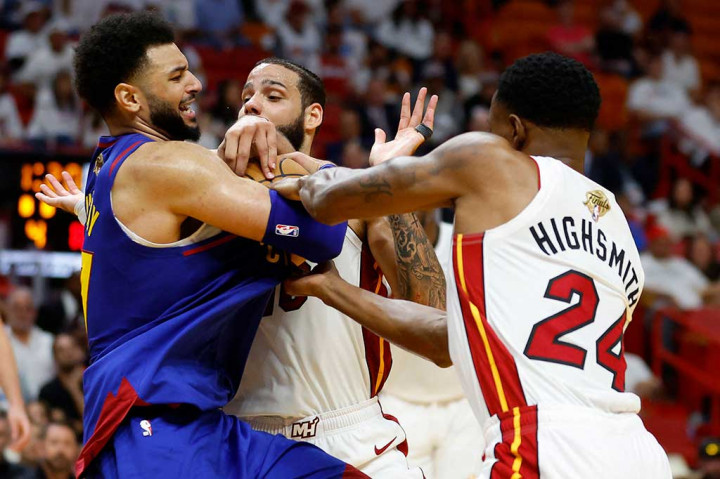 Murray mencetak 34 poin, 10 rebound, dan 10 assist dan Jokic dengan 32 poin, 21 rebound, dan 10 assists.