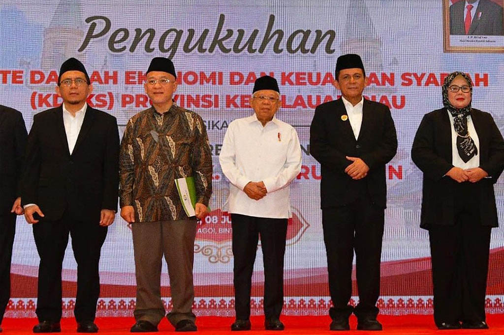 Ketiga, terus menggali ide-ide baru dan melahirkan inovasi yang konstruktif bagi pengembangan ekonomi dan keuangan syariah. 