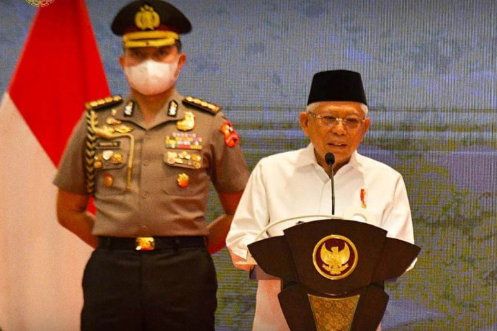 Saat menghadiri Pengukuhan Komite Daerah Ekonomi dan Keuangan Syariah (KDEKS) Provinsi Kepulauan Riau (Kepri), di Kabupaten Bintan, Kamis, 8 Juni 2023, Wapres Ma'ruf Amin menyampaikan tiga langkah strategis dalam mempercepat pertumbuhan ekonomi dan keuangan syariah di wilayah tersebut.