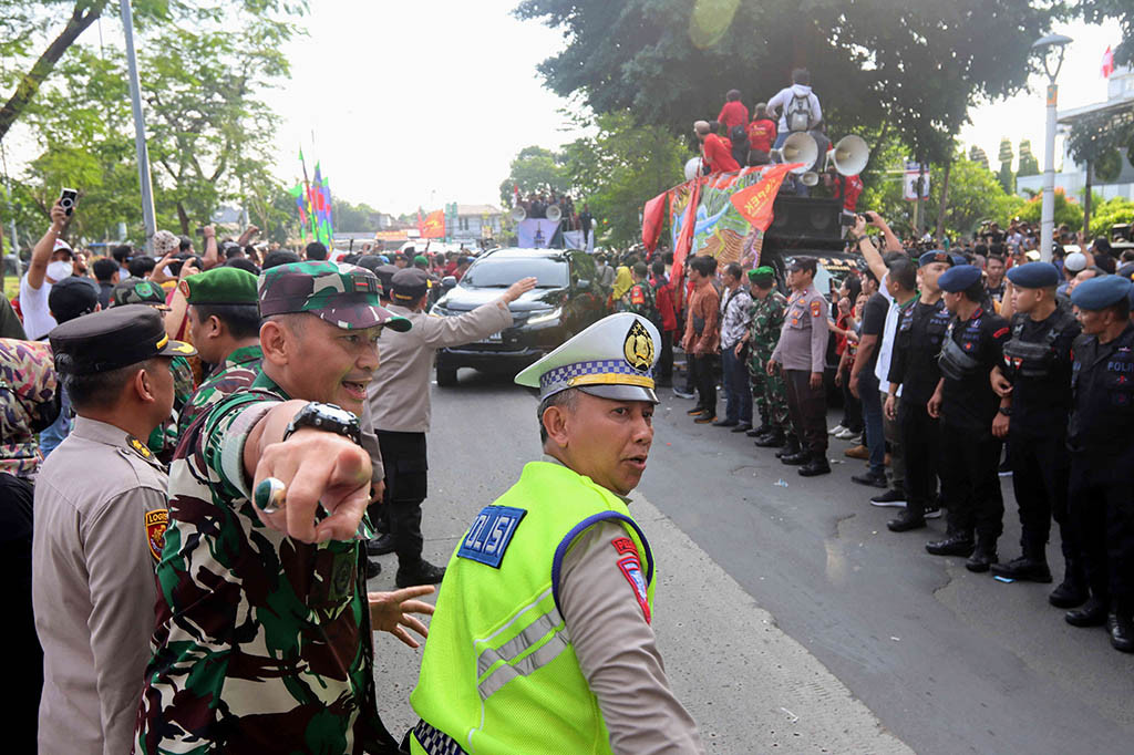 Kedatangan Luhut ke PN Jakarta Timur (Jaktim) sebagai saksi dalam kasus dugaan pencemaran nama baiknya dengan terdakwa Haris Azhar dan Fatia Maulidiyanti.