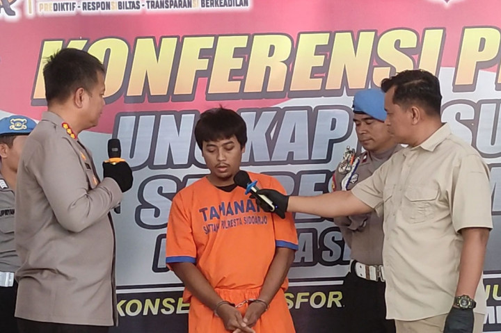 MN mengaku sudah sepuluh kali melakukan perbuatan tidak senonoh tersebut. Dia melakukan aksinya biasa pada malam hari dengan korban perempuan pengendara motor. Pada saat berkendara motor tersebut, pelaku beraksi memegang payudara perempuan yang ditarget dengan tangan kirinya.