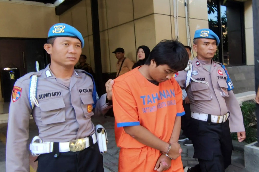 Selain menangkap pelaku, polisi juga menyita motor milik pelaku. Pelaku terancam hukuman penjara hingga 12 tahun penjara.