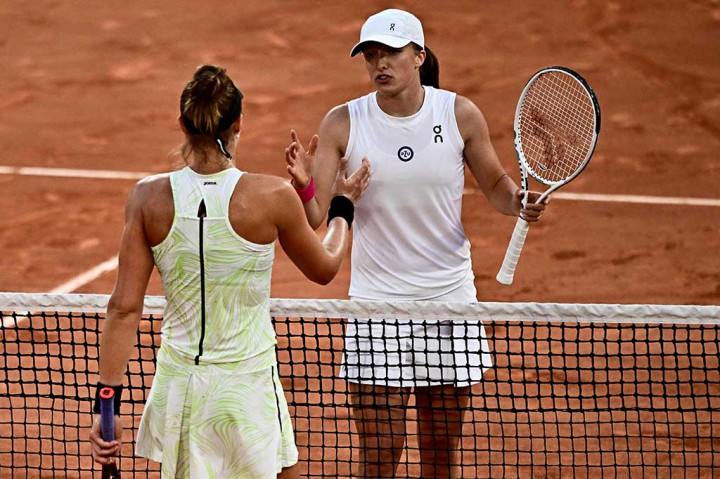 Swiatek menang 6-2, 7-6, (9/7) atas Beatriz Haddad Maia, sedangkan petenis peringkat 43 dunia Muchova menang 7-6 (7/5), 6-7(5/7), 7-5 atas unggulan kedua Aryna Sabalenka.