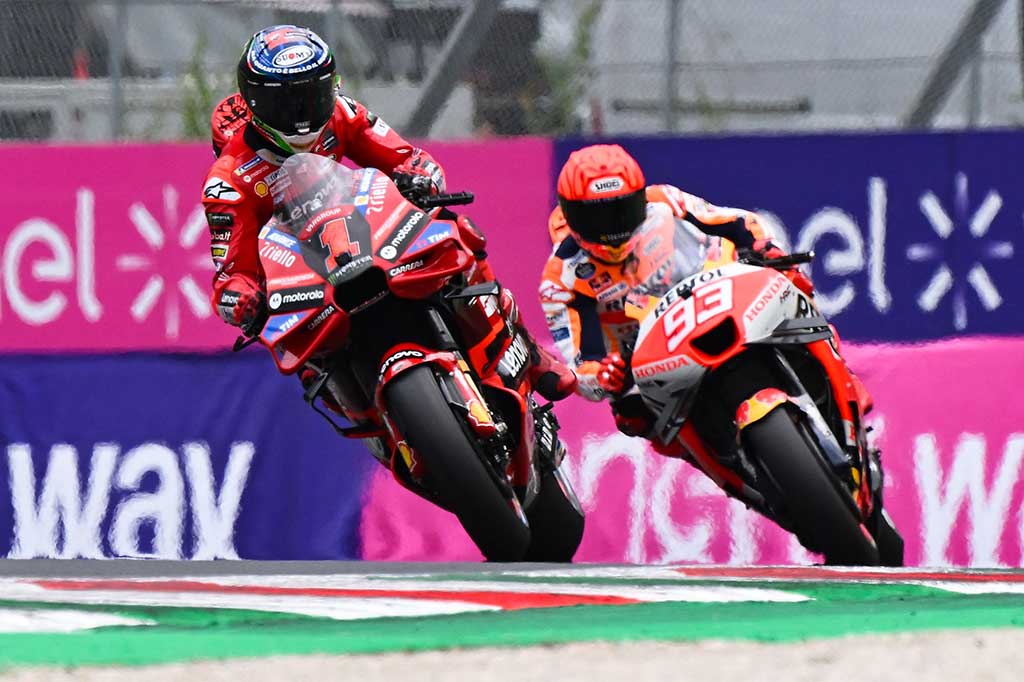 Bagnaia mencatatkan rekor lap tercepat di trek kandang Ducati, Bologna, dengan 1 menit 44,855 detik. Bagnaia memecahkan rekor sirkuit sebelumnya yang dicetak Fabio Quartararo pada 2021 dengan selisih 0,332 detik.