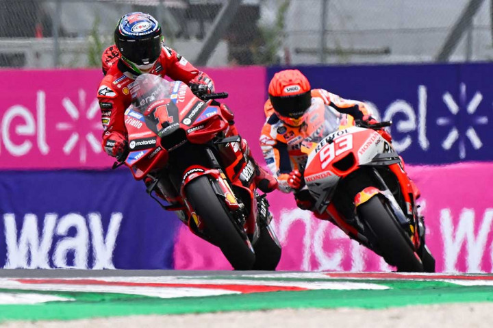 Bagnaia mencatatkan rekor lap tercepat di trek kandang Ducati, Bologna, dengan 1 menit 44,855 detik. Bagnaia memecahkan rekor sirkuit sebelumnya yang dicetak Fabio Quartararo pada 2021 dengan selisih 0,332 detik.