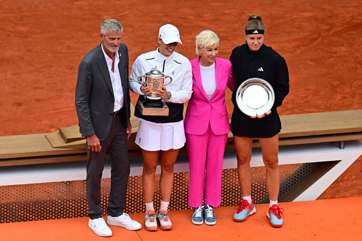 Swiatek, petenis nomor satu dunia, juga menjadi petenis putri termuda yang merebut gelar French Open berturut-turut setelah Monica Seles pada awal 1990-an.