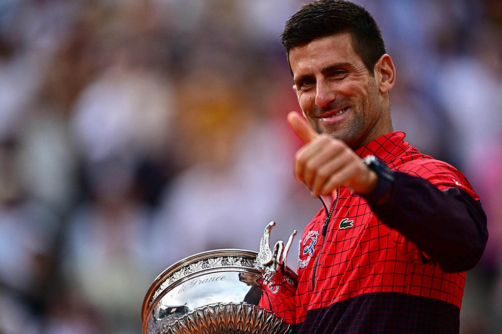Dengan kemenangan French Open, Djokovic akan merebut kembali peringkat satu dunia, Senin, dan memulai pekan ke-388 di posisi teratas.