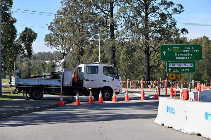 Jumlah korban mungkin masih bertambah, dengan 25 penumpang dilarikan ke rumah sakit, dua di antaranya diterbangkan dari kecelakaan dengan helikopter, kata Penjabat Asisten Komisaris Tracy Chapman.