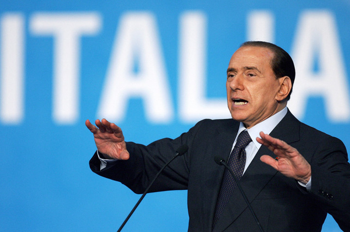 Meskipun masih terlalu dini untuk rincian pemakamannya, Berlusconi membangun makam marmer yang terinspirasi Firaun di vilanya di Arcore, dekat Milan, untuk menampung keluarga dan teman-temannya ketika mereka meninggal. 