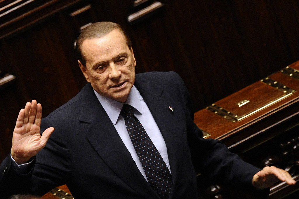 Silvio Berlusconi, mantan perdana menteri yang membentuk kembali lanskap politik dan budaya Italia sambil menangkis berbagai skandal hukum dan seks, telah meninggal pada usia 86 tahun, juru bicaranya mengkonfirmasi kepada AFP, Senin, 12 Juni 2023.