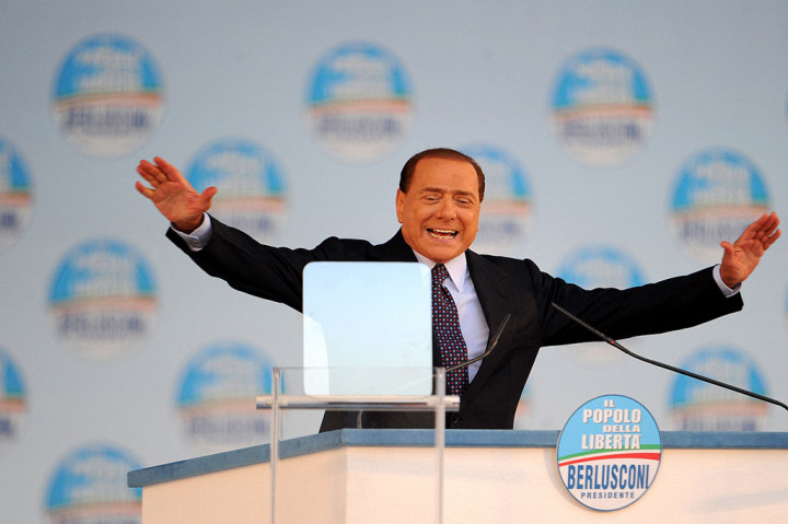 Berlusconi telah menderita sakit selama bertahun-tahun, dari operasi jantung pada 2016 hingga rawat inap pada 2020 karena virus corona. Meski terpilih kembali ke Senat tahun lalu, dia jarang terlihat di depan umum.
