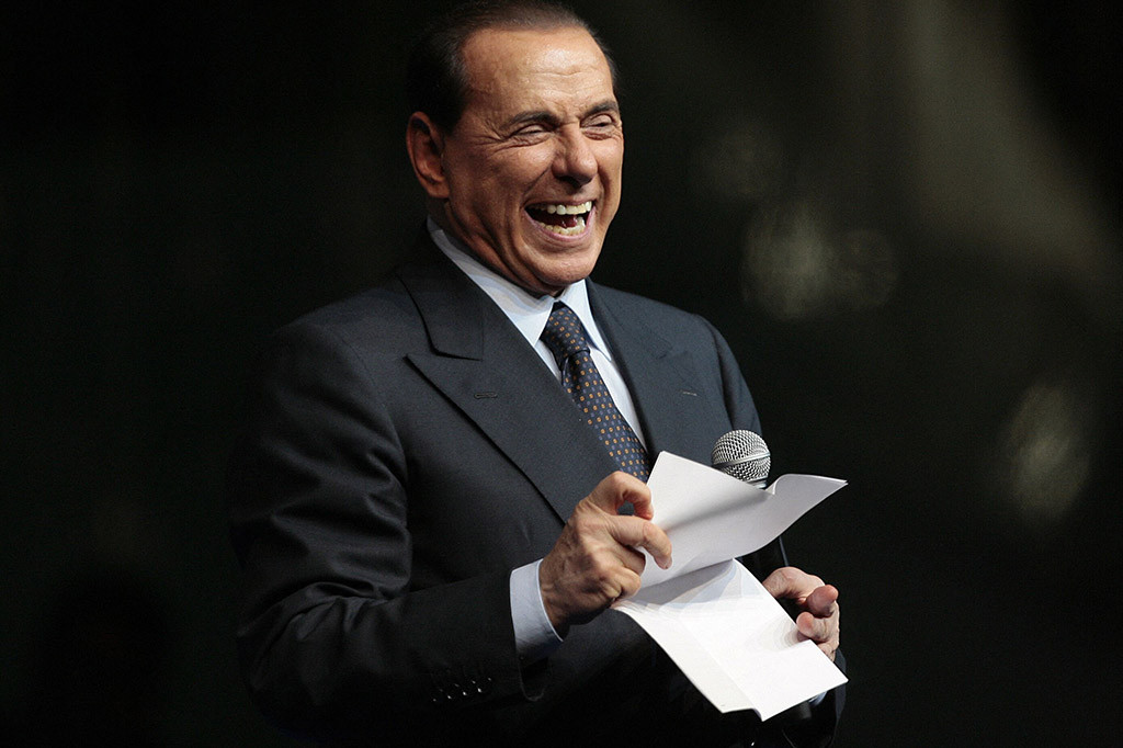 Berlusconi memimpin Italia tiga kali antara 1994 dan 2011, selama total sembilan tahun, merayu para pemilih dengan janji keberhasilan ekonomi hanya untuk dipaksa keluar karena krisis utang mencengkeram negaranya.