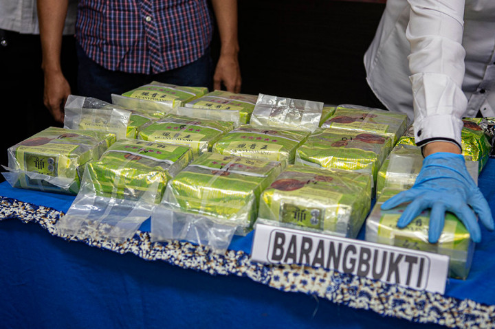 Direktorat Reserse Narkoba (Ditresnarkoba) Polda Sulawesi Tengah berhasil mengungkap peredaran narkoba jenis sabu seberat 15 kilogram di wilayah Kabupaten Tolitoli yang merupakan sindikat jaringan internasional Malaysia-Indonesia.