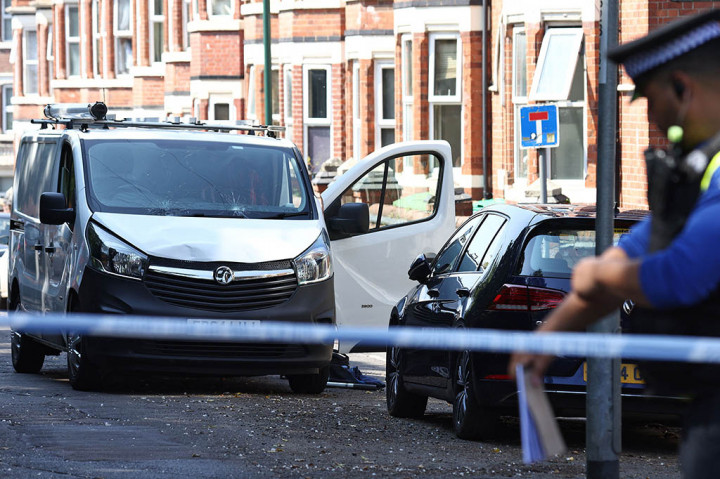 Pusat Nottingham ditutup, dengan kehadiran polisi yang banyak, termasuk beberapa petugas bersenjata setelah peristiwa yang membuat warga terguncang.