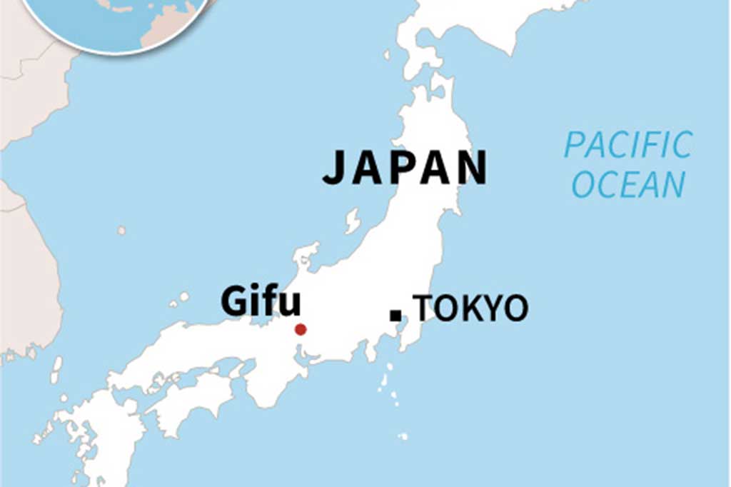 Polisi setempat mengatakan kepada AFP bahwa penembaknya adalah kandidat SDF berusia 18 tahun yang ditahan di tempat oleh tentara lain. 