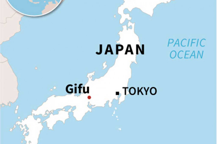 Polisi setempat mengatakan kepada AFP bahwa penembaknya adalah kandidat SDF berusia 18 tahun yang ditahan di tempat oleh tentara lain. 