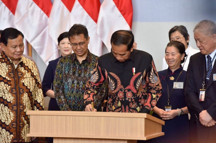 Presiden Jokowi menyebutkan rumah sakit yang dibangun oleh Yayasan Buddha Tzu Chi Indonesia tersebut memiliki kapasitas 576 kamar yang dilengkapi sarana prasarana dan peralatan kesehatan yang canggih.