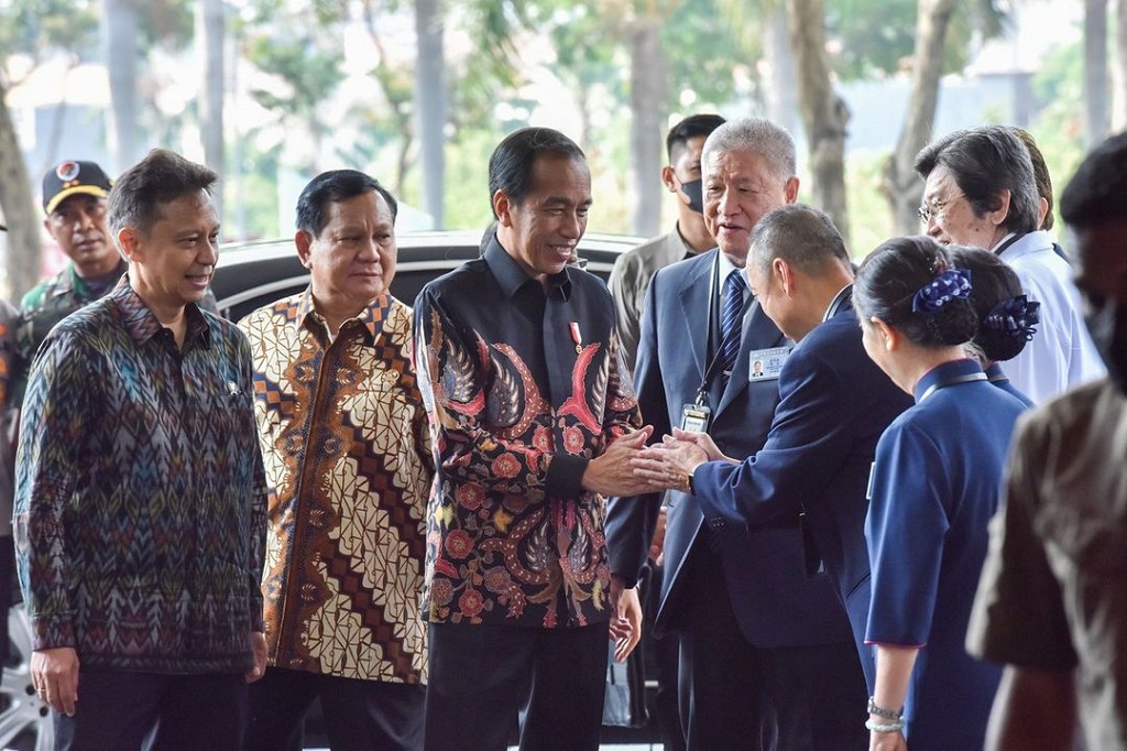 Presiden Joko Widodo (Jokowi) berharap jumlah Warga Negara Indonesia (WNI) yang berobat ke luar negeri semakin berkurang dengan kehadiran Tzu Chi Hospital.