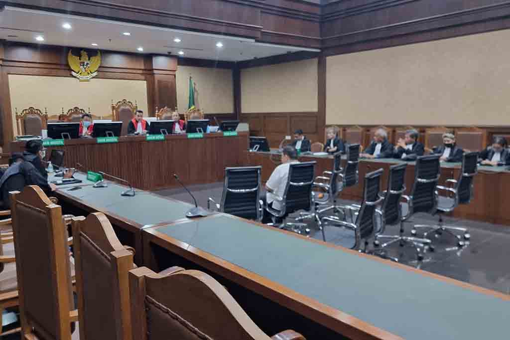 Terdakwa Rijatono Lakka divonis 5 tahun penjara dan denda Rp 250 juta atas gratifikasi kepada gubernur non aktif Papua, Lukas Enembe. Vonis ini disampaikan dalam persidangan putusan di Pengadilan Tindak Pidana Korupsi (Tipikor), Rabu, 14 Juni 2023 petang.