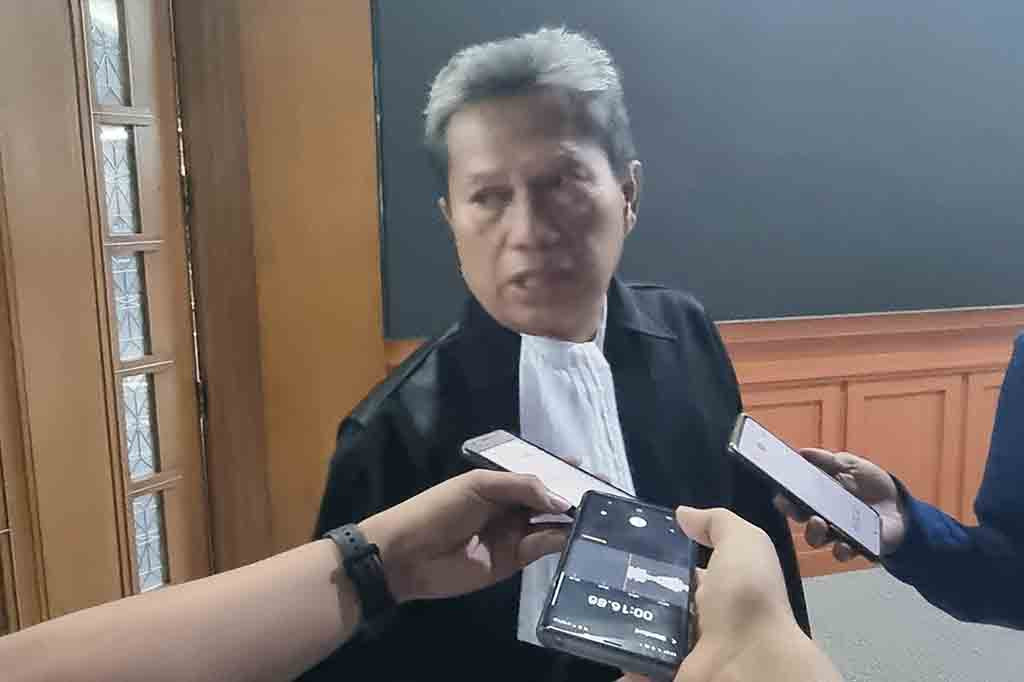 Berdasarkan temuan Komisi Pemberantasan Korupsi (KPK), nama Rijatono Lakka terseret dalam gratifikasi / suap Gubernur Papua, Lukas Enembe berupa uang sekitar 1 miliar rupiah. Tidak hanya itu, Lakka diperkirakan memberikan gratifikasi lain yang ditaksir mencapai 35, 4 miliar rupiah.