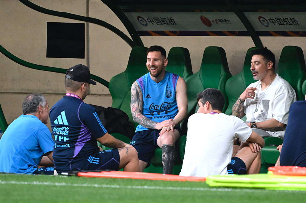Messi dan Argentina kemudian mampu melaju ke partai final sebelum menjuarai Piala Dunia setelah mengalahkan Prancis.