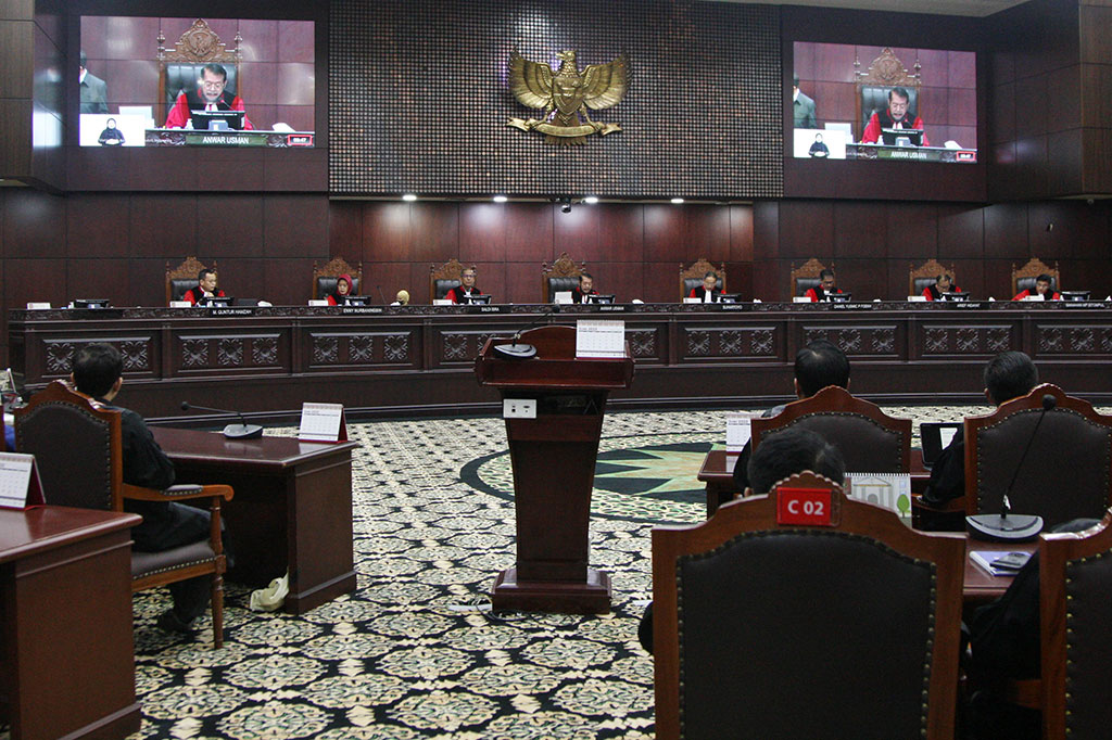 Majelis hakim Mahkamah Konstitusi menyatakan menolak permohonan Para Pemohon pada sidang perkara gugatan Undang-Undang Nomor 7 Tahun 2017 tentang Pemilihan Umum (Pemilu), sehingga sistem pemilu proporsional terbuka tetap berlaku.