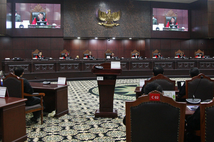 Majelis hakim Mahkamah Konstitusi menyatakan menolak permohonan Para Pemohon pada sidang perkara gugatan Undang-Undang Nomor 7 Tahun 2017 tentang Pemilihan Umum (Pemilu), sehingga sistem pemilu proporsional terbuka tetap berlaku.