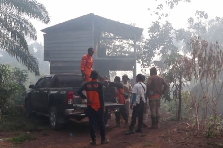 Seluas enam hektar hutan dan lahan di Kabupaten Nagan Raya sejak 14 Juni 2023 kemarin terbakar. Hingga kini upaya pemadaman terus dilakukan oleh petugas gabungan BPBD, TNI, dan Polri dengan mengunakan mesin pompa air mengingat lokasi yang sulit diakses mobil pemadam.