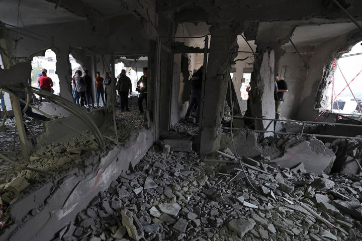 Seorang pejabat di rumah sakit Al Najah Nablus mengatakan kepada AFP bahwa dua orang lainnya terluka dalam bentrokan semalam yang meletus ketika pasukan Israel memasuki kota untuk menghancurkan rumah seorang tersangka penyerang.