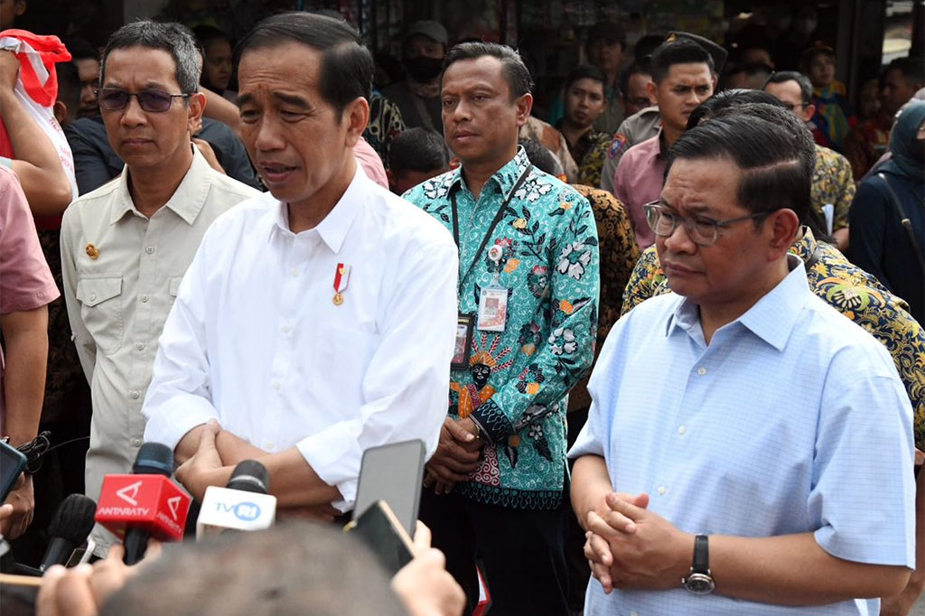 Untuk komoditas lain seperti beras, Jokowi menyebut tidak ada masalah. Dia mengaku kaget harga beras medium ada yang sebesar Rp9.000 per kg. 