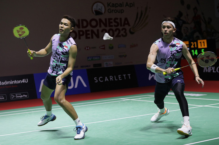 Pasangan ganda putra Indonesia Fajar Alfian/Muhammad Rian Ardianto berhasil memetik kemenangan atas ganda China Ren Xiang Yu/Tan Qiang dan mengikuti langkah wakil Indonesia lainnya Leo Rolly Carnando/Daniel Marthin ke babak perempat final Indonesia Open 2023, Kamis, 15 Juni 2023.